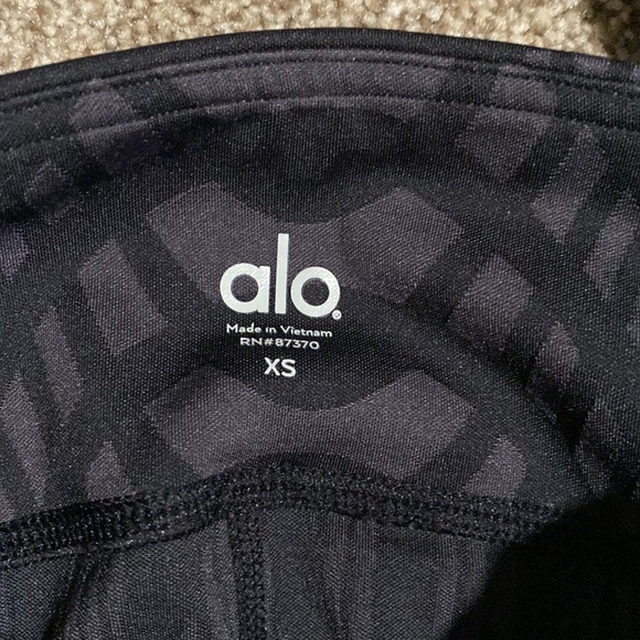 Alo Black Arches Goddess Ribbed Leggings - Picture 7 of 9